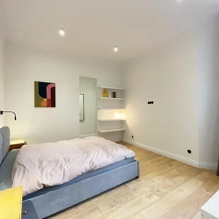 Golden Manor Apartment *
